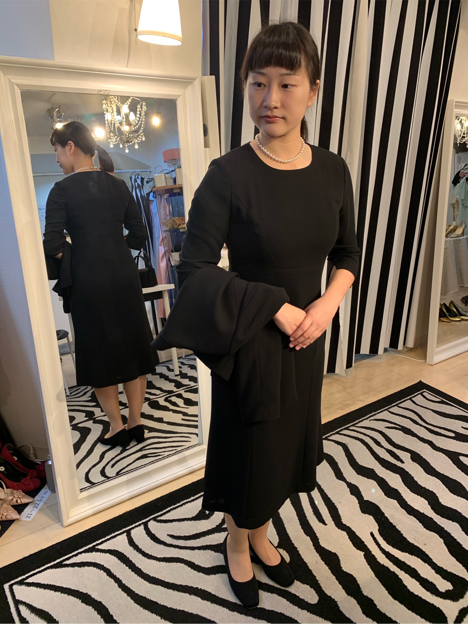 シンプルですがとても素敵なデザインです。 一年を通してお召し頂けるスーツです。 シンプルですがとても素敵なデザインです。 一年を通してお召し頂けるスーツです。